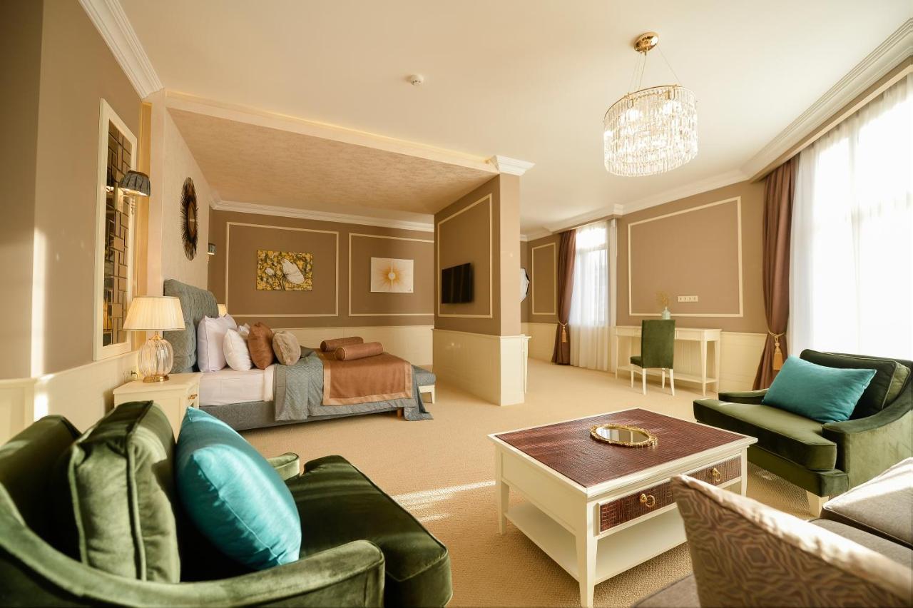 Royal Casino&Hotel Batumi Esterno foto