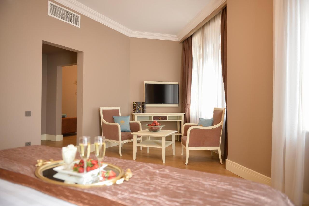 Royal Casino&Hotel Batumi Esterno foto