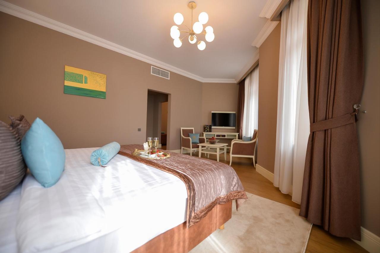 Royal Casino&Hotel Batumi Esterno foto