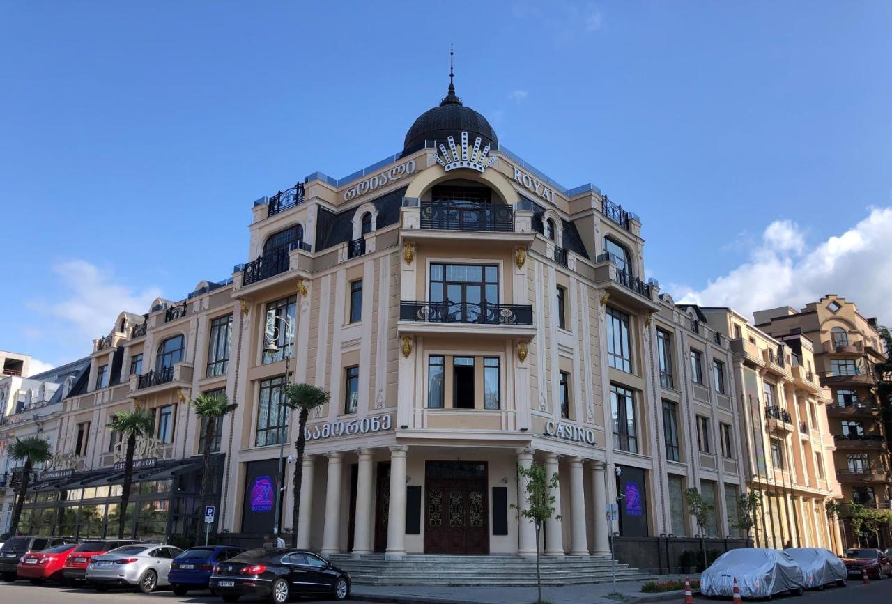 Royal Casino&Hotel Batumi Esterno foto