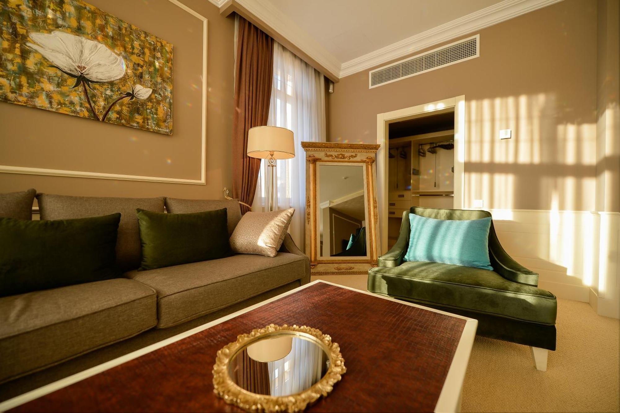 Royal Casino&Hotel Batumi Esterno foto