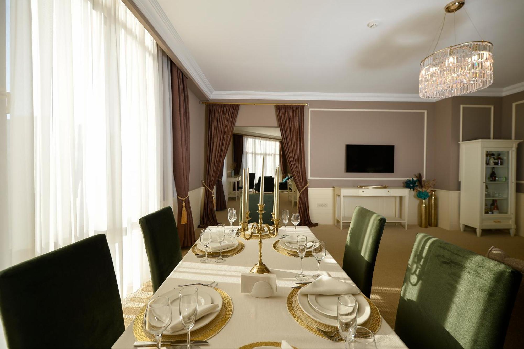 Royal Casino&Hotel Batumi Esterno foto